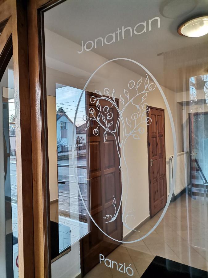 Jonathan Bed&Pizza Komárom Εξωτερικό φωτογραφία