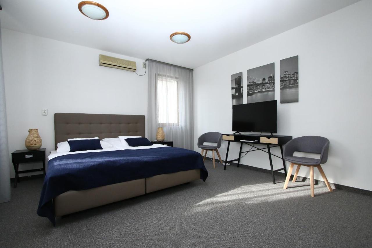 Jonathan Bed&Pizza Komárom Εξωτερικό φωτογραφία