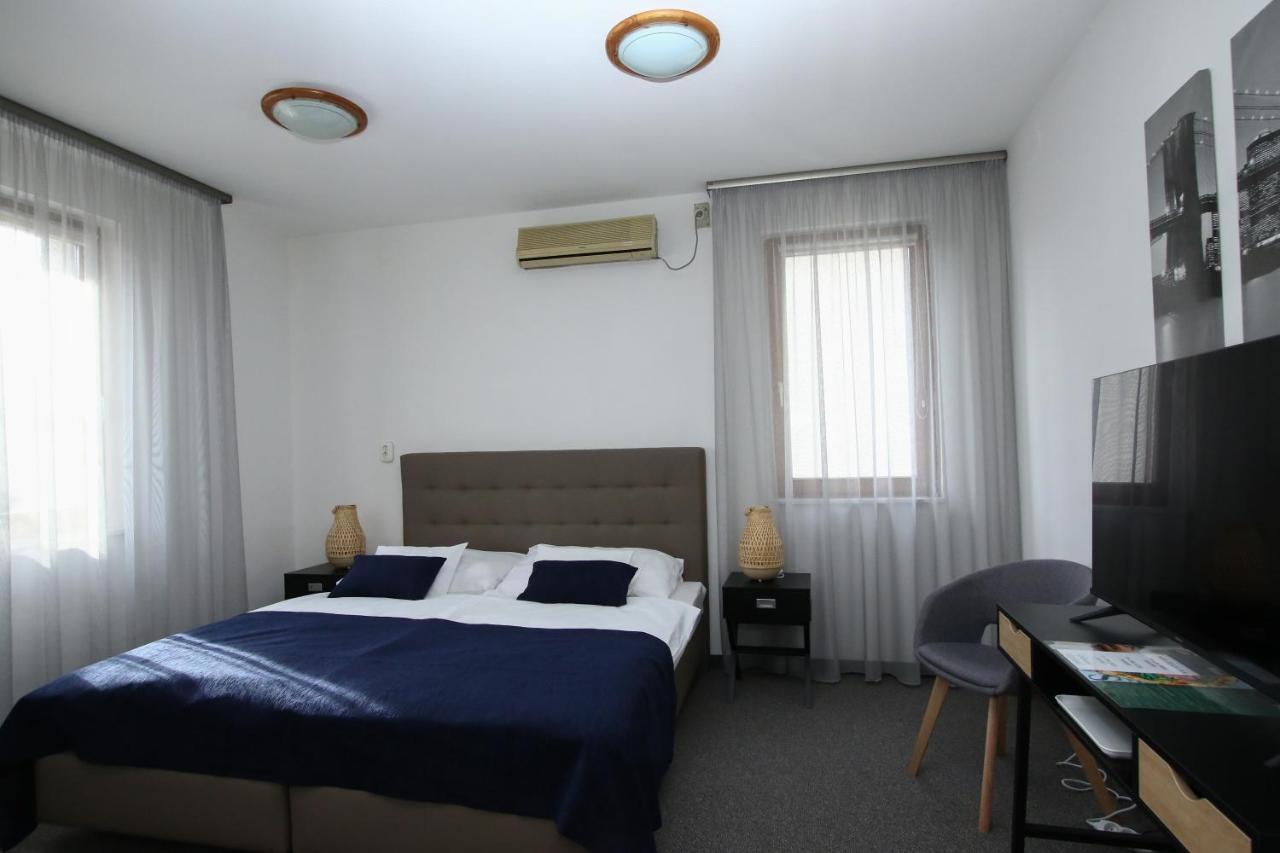 Jonathan Bed&Pizza Komárom Εξωτερικό φωτογραφία
